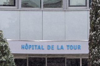 L'hôpital de La Tour, ici sur son site de Meyrin (GE), s'étend à Sion (archives). KEYSTONE/MARTIAL TREZZINI